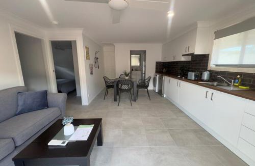 Raymond Terrace Villa | A newly renovated home and only 2 minutes to Highway - modern and handy