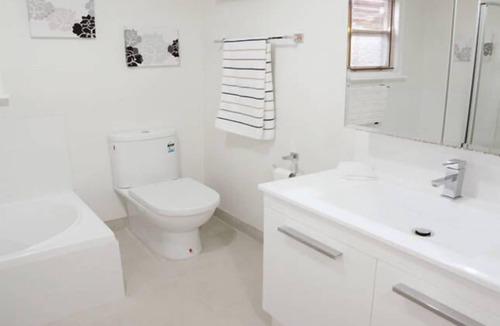 Newington House | A Place To Stay - 10 Smith St