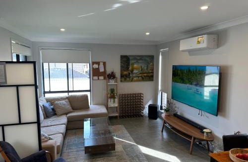Austral House | A Private Ensuite with AC and TV