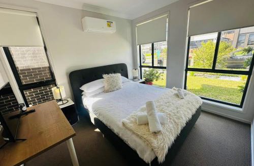 Austral House | A Private Ensuite with AC and TV