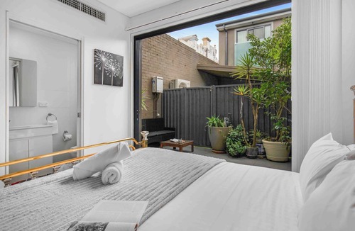 Forest Lodge House | A Private Garage Suite in Forest Lodge