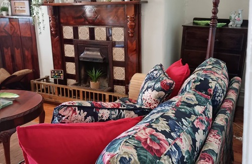 Moonta Mines Cottage | A quaint and crooked Cornish cottage