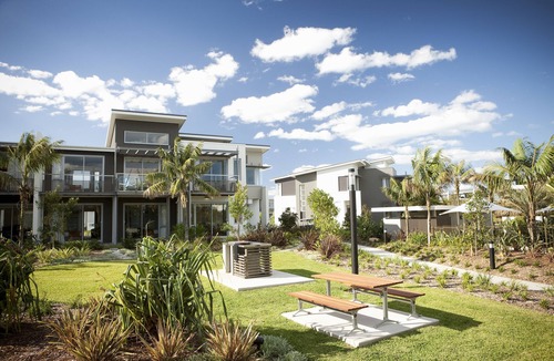 Magenta Shores House | A relaxing coastal getaway