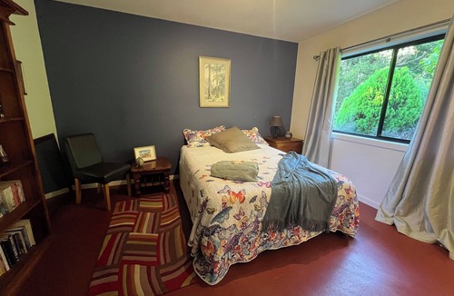 Tapitallee Bed & Breakfast | A restful bushland home set on five acres, great for local sight seeing.
