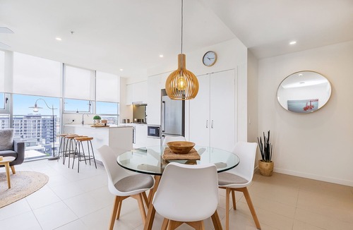 Newstead Apartment | A Rewarding Escape! ~ 2Bed/2Bath/1Car/Balcony/View