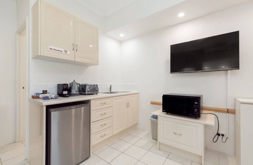 Connolly Apartment | A1 - Stylish, light-filled 2 bed apt. Free Wi-Fi!