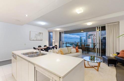 Brisbane Central Business District Apartment | AAB Apartments Skyline