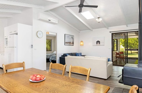 Abbey House | Abbey Beach Shack - Pet Friendly accommodation in beautiful Abbey!