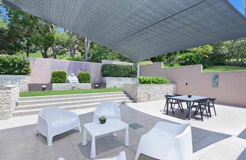 Avoca Beach House | Aboard Avoca - Footsteps from the Sand