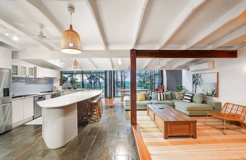 Holloways Beach House | Absolute Beachfront Family Retreat