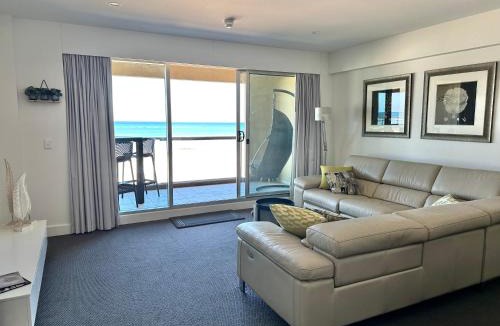 Glenelg Apartment | Absolute Beachfront at the Pier Glenelg