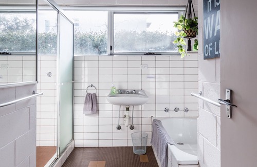 Frankston House | Absolute Beachfront property -Gateway to Mornington Peninsula