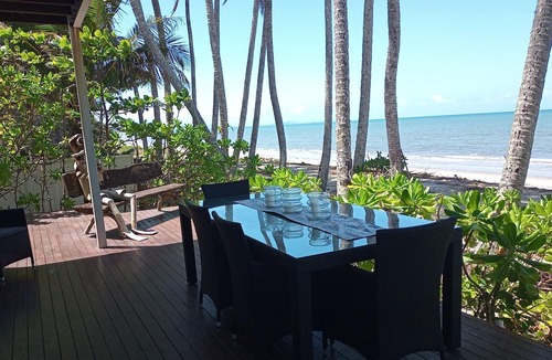 Newell House | Absolute beachfront uninterrupted view to Port Douglas on unspoiled Newell Beach