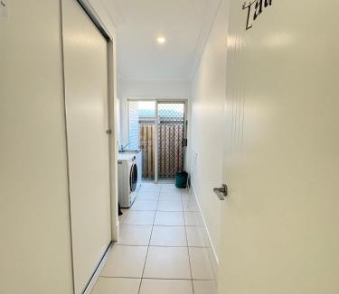 Greenbank House | Absolute Familial Paradise- Greenbank