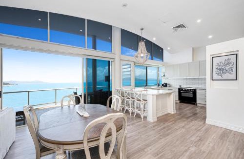Townsville Apartment | Absolute Luxury on the Marina Oceanfront Modern Penthouse with Panoramic Views