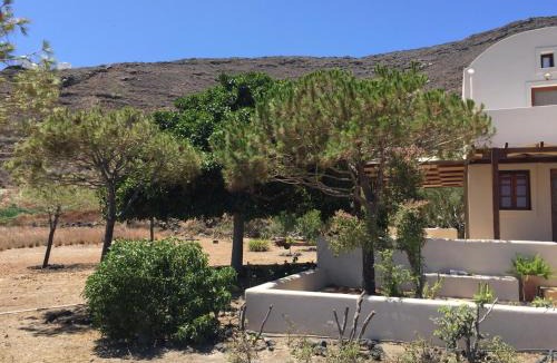 Imerovigli House | Absolute peace south villa a place to chill