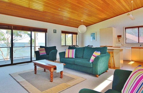 St. Georges Basin House | Absolute Waterfront - Belle Escapes Jervis Bay