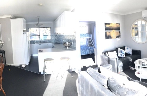 Summerland Point House | Absolute water jetty decks bbq’s kayaks billiards fab sunsets 55 min up freeway