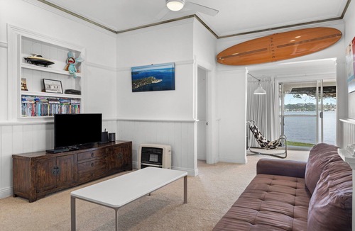 Coal Point House | Absolute waterfront, cute , 3 bedroom family cottage!