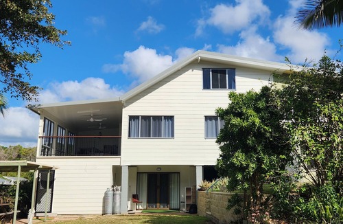 Happy Valley House | “Acacia” is a modern, spacious 4 bedroom residence with fabulous ocean views.nn