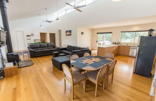 Forge Creek House | Acacia - Quiet, relaxing holiday house on Lake Victoria with your own beach