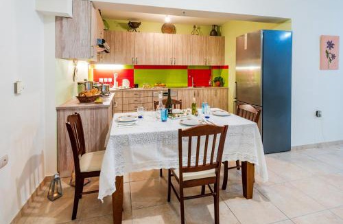 Tingaki House | Acasă Comfort House