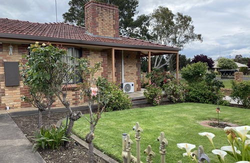 Mount Gambier House | Accommodation on Clezy