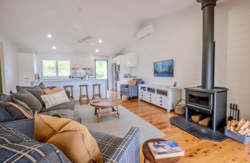 Currumbin Valley House | Acreage near Currumbin Beach