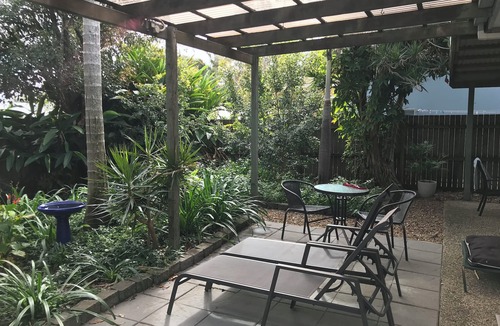 Mudjimba House | Across From Lifeguard Patrolled Beach, Bakery, Restaurant and bar Within Walking