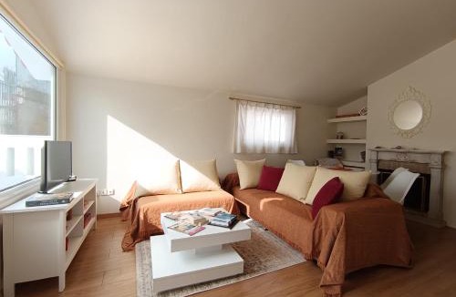 Plaka Apartment | AcroView