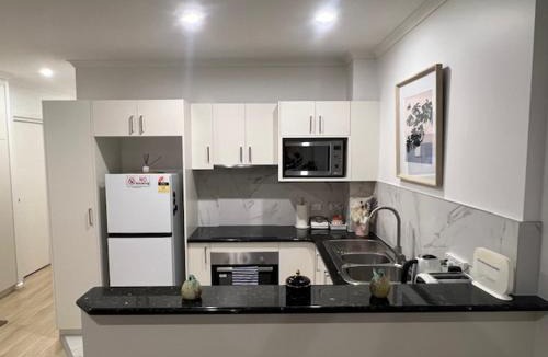 Adelaide Central Business District Apartment | ADELAIDE CBD APARTMENT - 3BR, 2BATH & CARPARK
