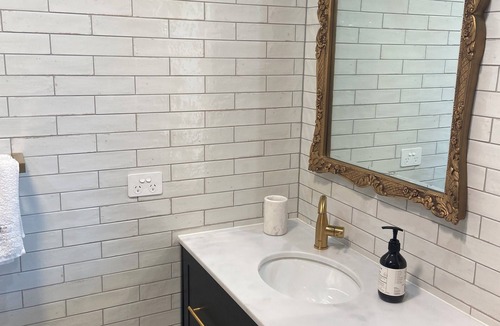 Rostrevor Apartment | Adelaide city views self contained guest suite