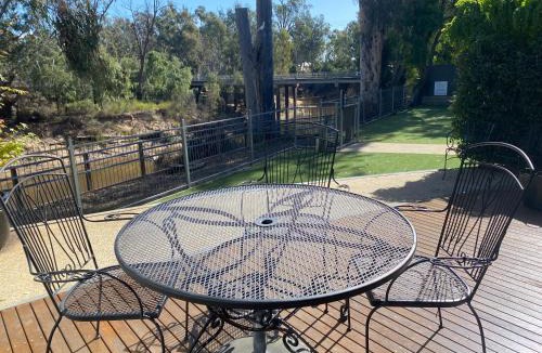 Echuca Apartment | Adelphi Apartments 3 or 3A - Downstairs 2 Bedroom or Upstairs King Studio with Balcony