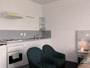 Launceston CBD Apartment | Adina Place Motel Apartments