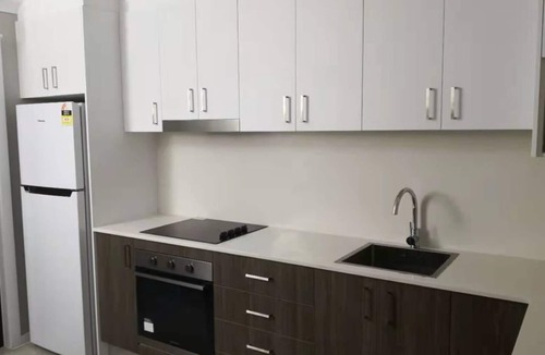 Narwee House | Adorable 1bedroom guesthouse in Narwee with deck