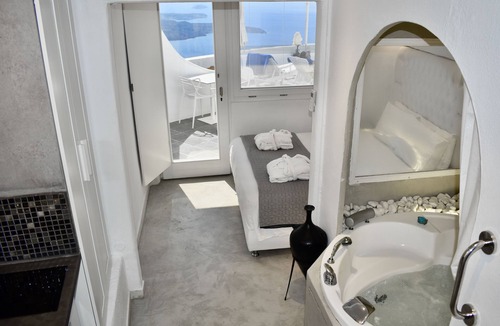 Imerovigli Hotel | Aeolos Art and Eco Suites - Adults Only