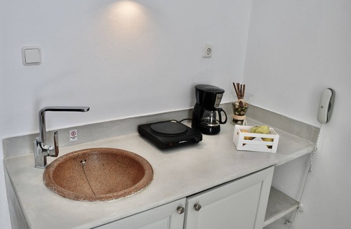 Imerovigli Hotel | Aeolos Art and Eco Suites - Adults Only