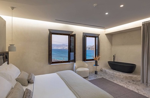 Ornos Hotel | Aeonic Suites and Spa