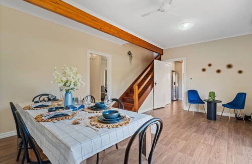 Sunnybank House | Affordable & Convenient Stay | 4Beds w/Ducted AC