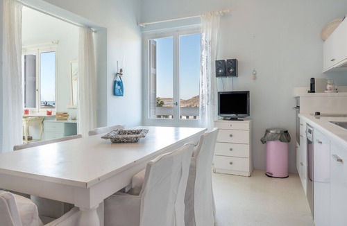 Psathi Apartment | Afroessa Sky Apartment with Sea View, Wi-Fi and Air Conditioning
