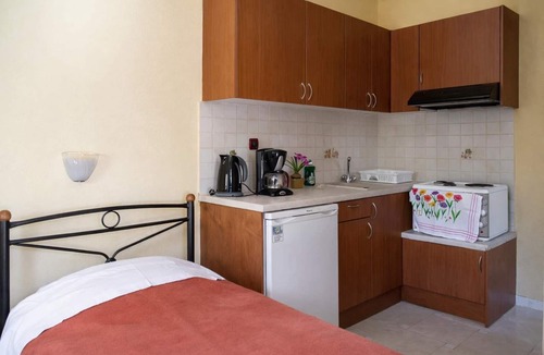 Kardamyla Apartment | Agali Beach - Studio with Garden View in Chios