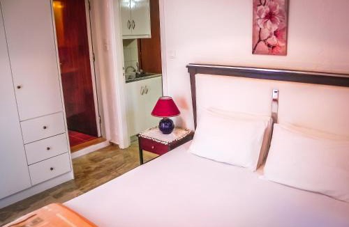 Kamari Apartment | Aggelos Studios