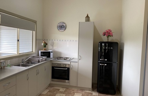 Goolwa North House | Aggies is a 2 bedroom cottage in a semi rural part of Goolwa. Close to the river
