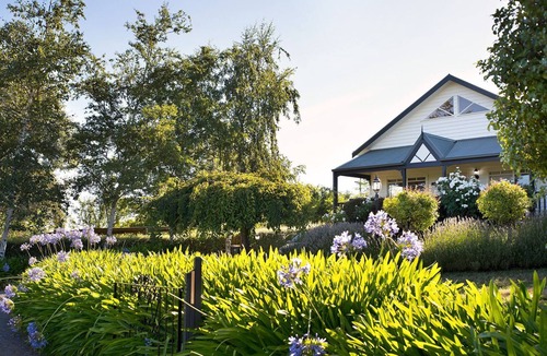 Daylesford House | Aggies Way - dog friendly with panoramic views