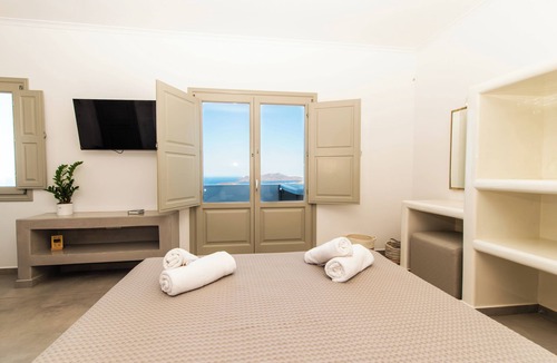 Megalochori Bed & Breakfast | Agia Marina Caldera Suites