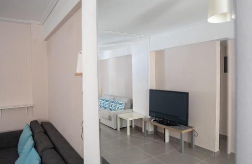 Athens Apartment | Agios Nikolaos train station 2 bedrooms 4 pers