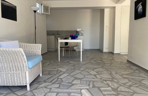 Aliki Apartment | AGRIKIA Apartment n ° 2 for 2 persons maximum