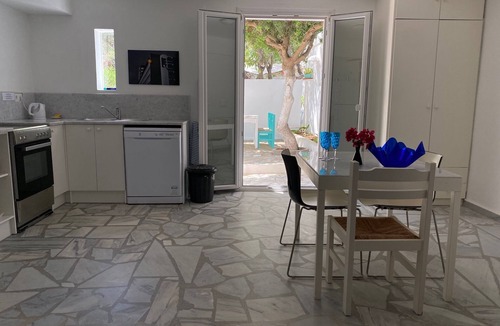 Aliki Apartment | Agrikia Apartments No1 for 2 adults - with garden 300m from the beach - Paros