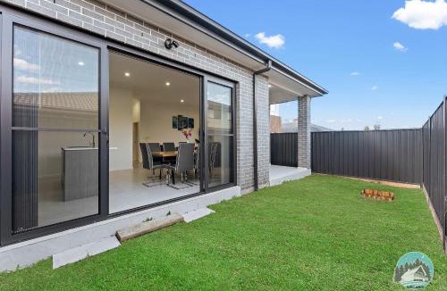 Cobbitty House | Aircabin - Cobbitty Spacious 4BR with 2 Baths