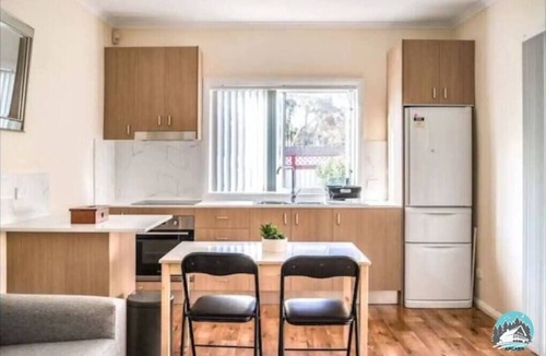 Karraganbah House | Aircabin - Tuggerawong - Lake Front - 9 Beds House